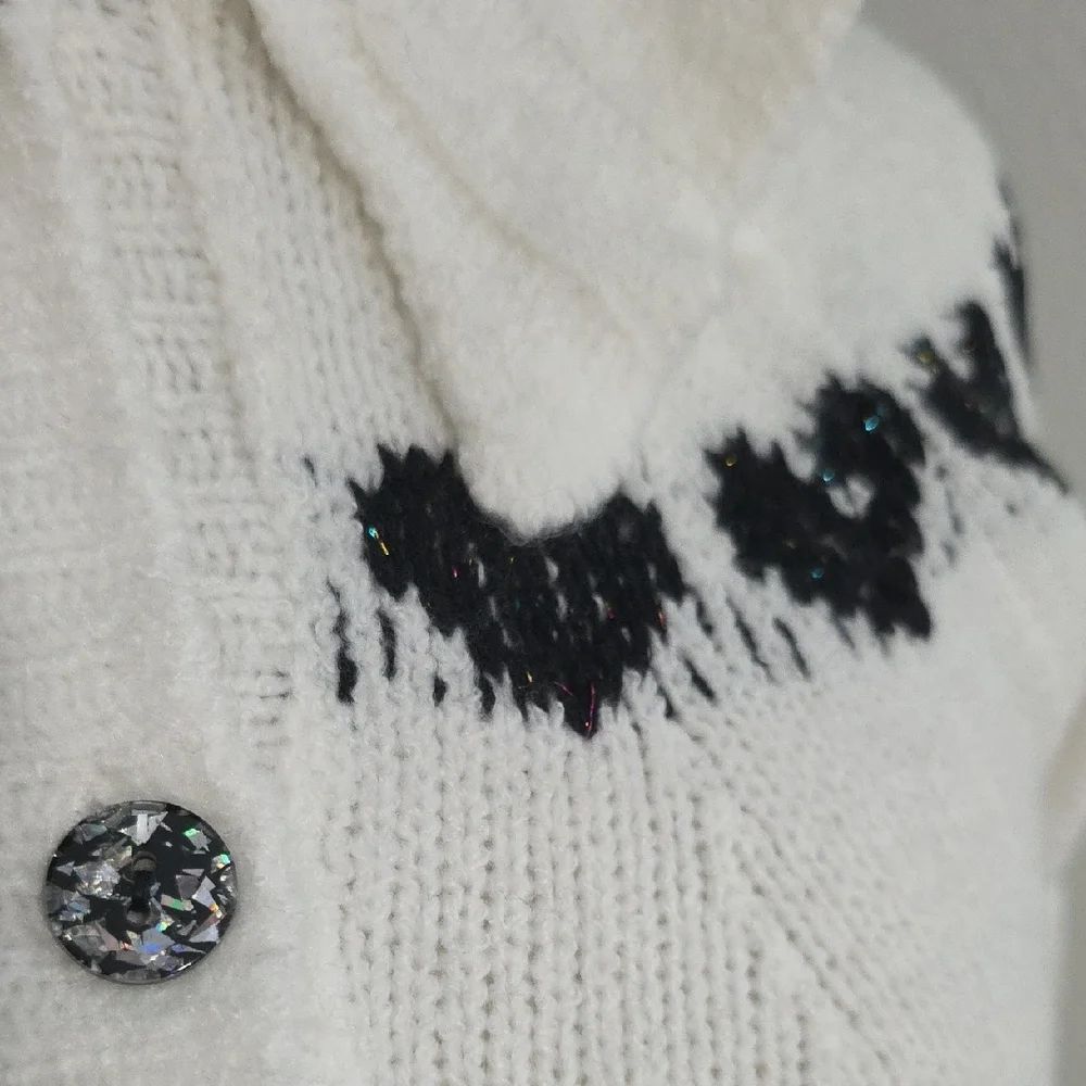 Love Tree White/Black Heart Pattern Cropped Button Up Cardigan Sweater - Picture 4 of 5